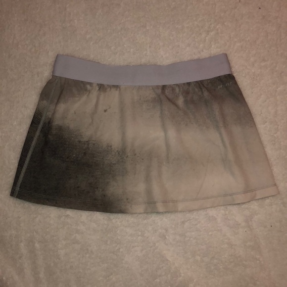 Nike Gray Skirt Cover Up Dri fit Size Med swim vacation pool running tennis - Picture 2 of 7